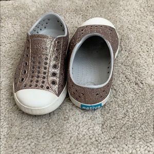 Native toddler gold glitter shoes